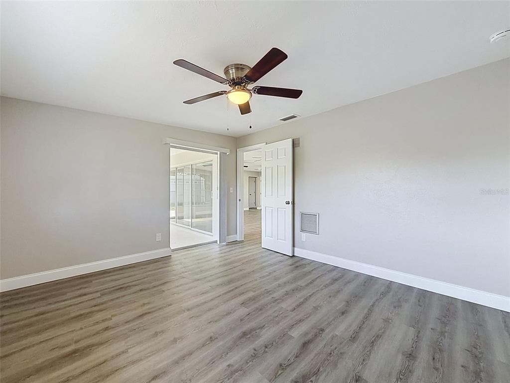 307 87TH AVENUE NE photo 13