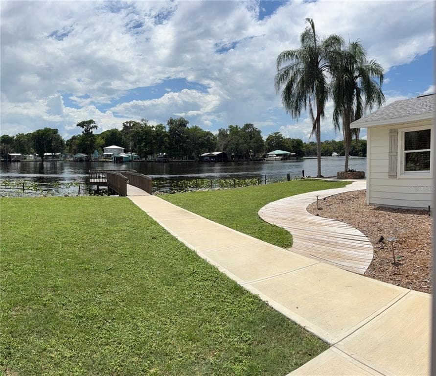 1645 SPRING GARDEN DRIVE photo 5