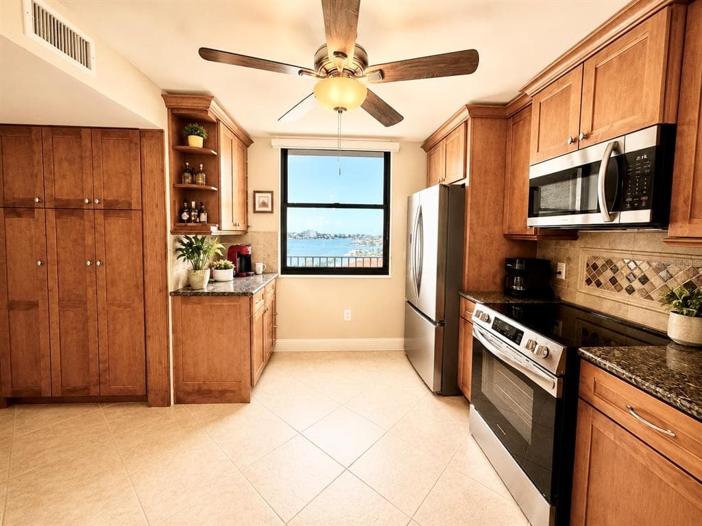 7300 SUN ISLAND DRIVE S 1103 photo 10
