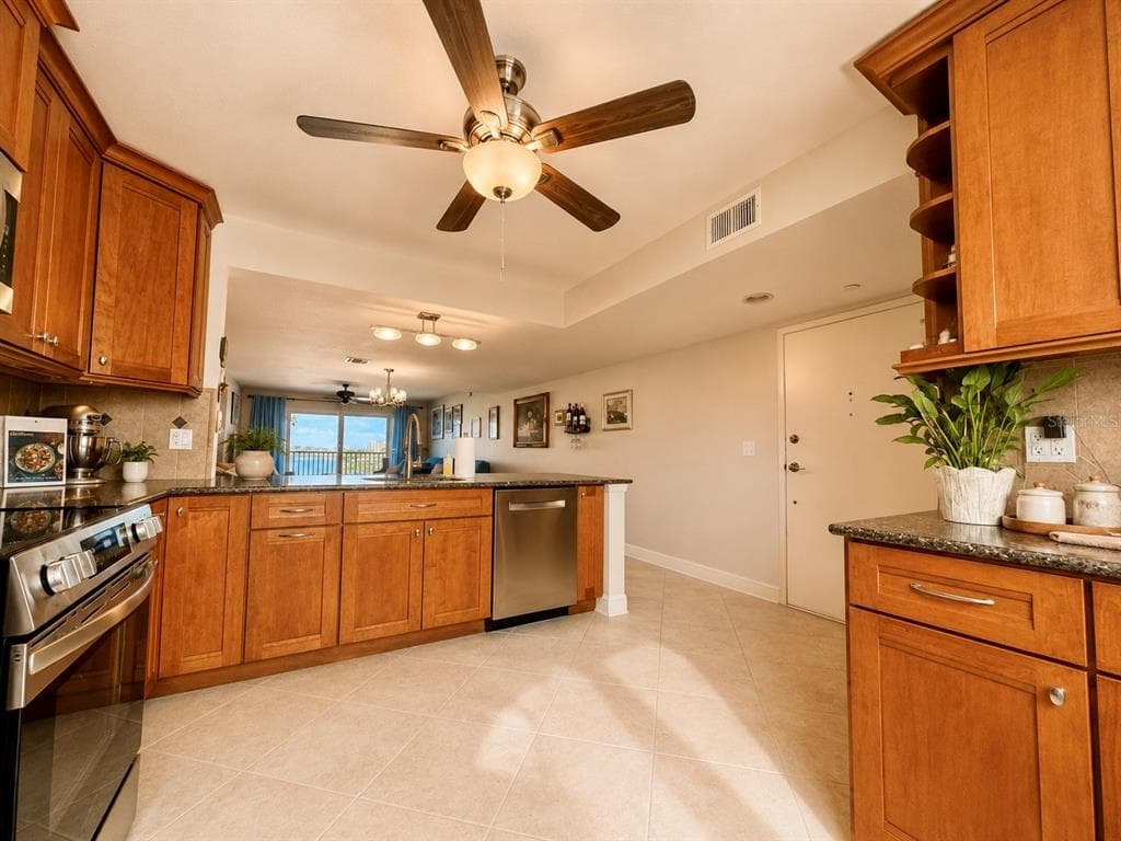 7300 SUN ISLAND DRIVE S 1103 photo 11