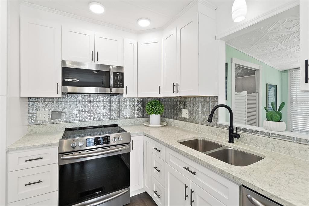 5660 WOOD STREET photo 9