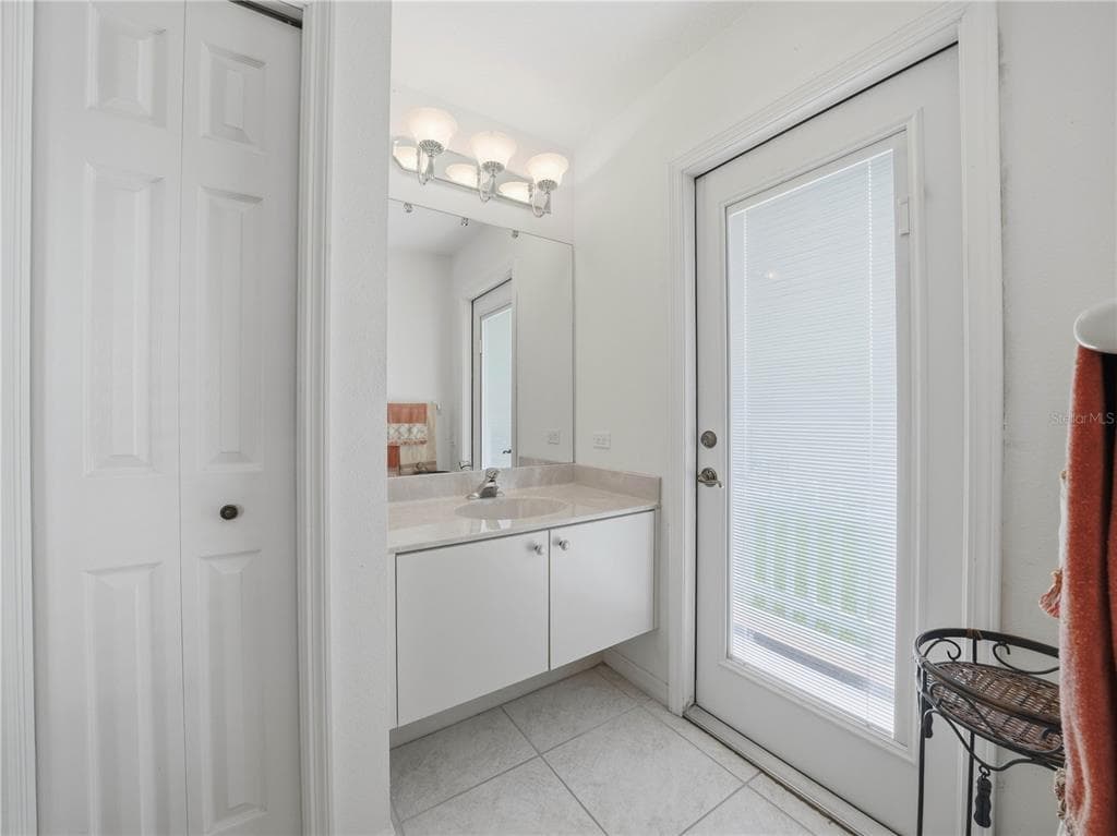 118 W JULIANA WAY photo 22
