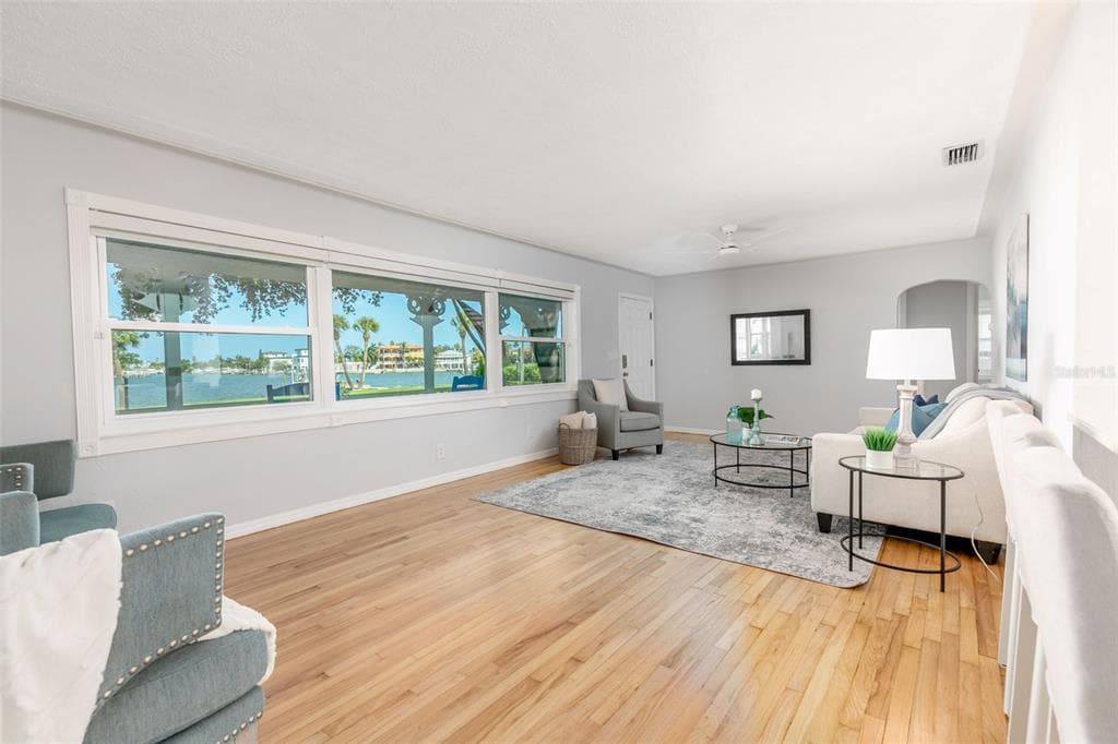 110 SUNSET DRIVE S photo 12