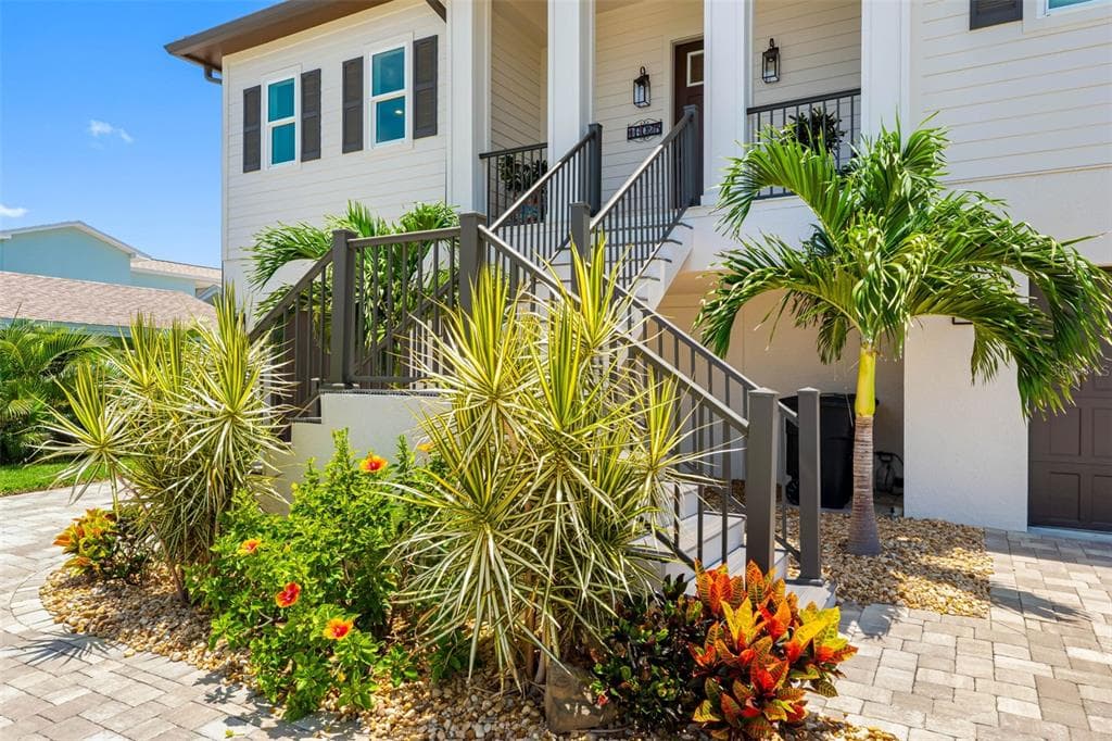 16025 REDINGTON DRIVE photo 2