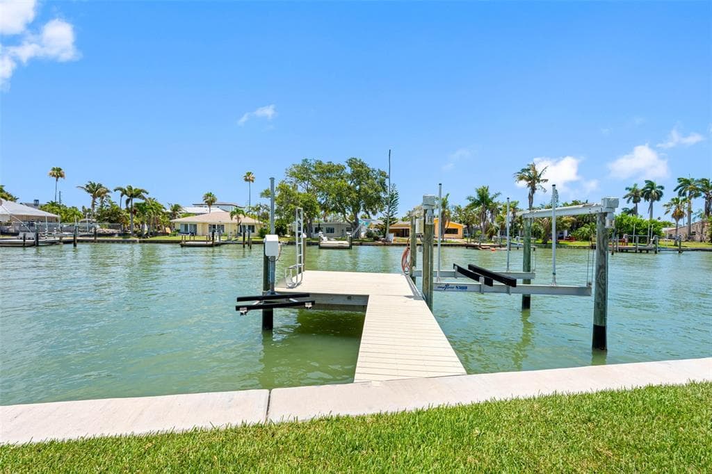 16025 REDINGTON DRIVE photo 4