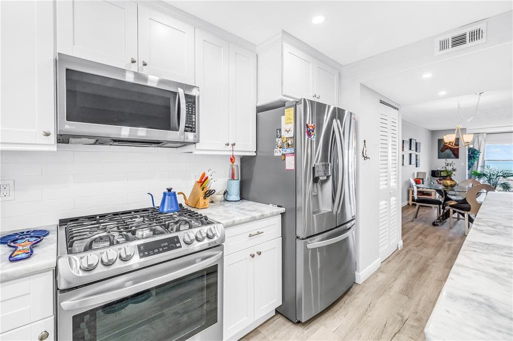 6020 SHORE BOULEVARD S 607 photo 22