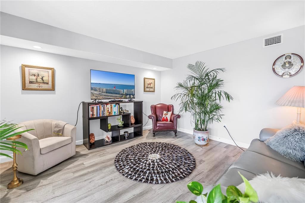 6020 SHORE BOULEVARD S 607 photo 10