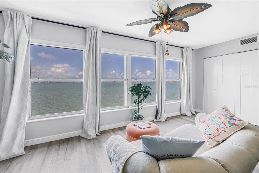 6020 SHORE BOULEVARD S 607 photo 4