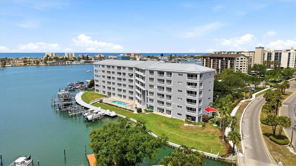 610 ISLAND WAY #201 2