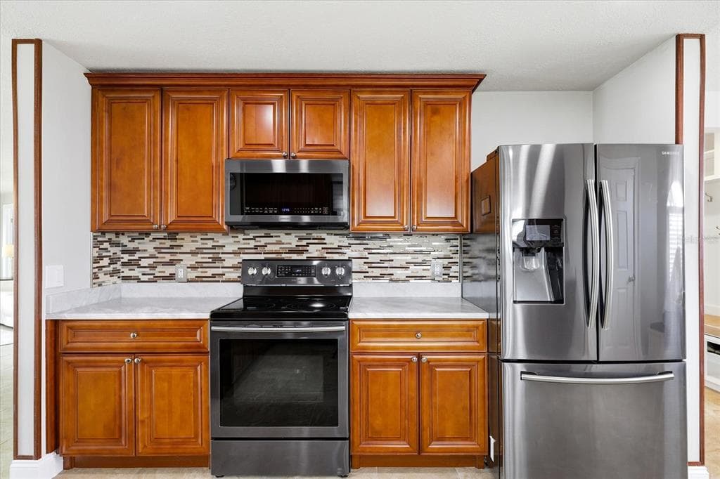 610 ISLAND WAY 201 photo 6