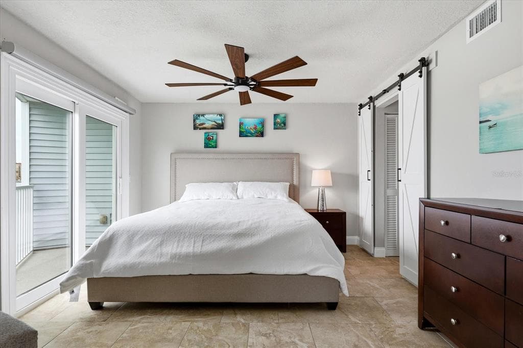 610 ISLAND WAY 201 photo 17