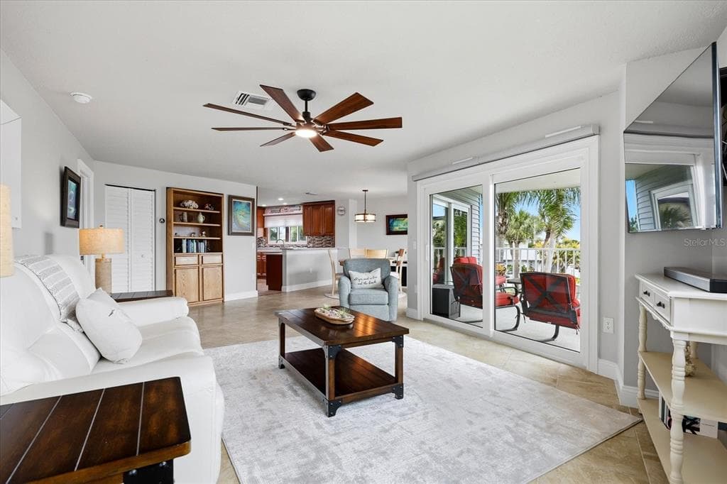 610 ISLAND WAY 201 photo 16