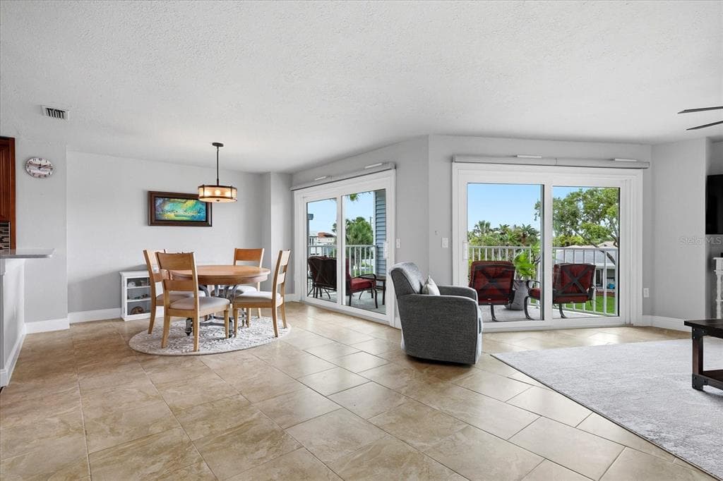 610 ISLAND WAY 201 photo 12