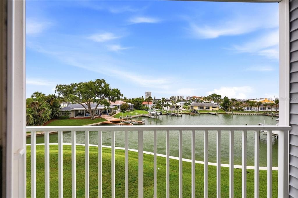 610 ISLAND WAY #201 3