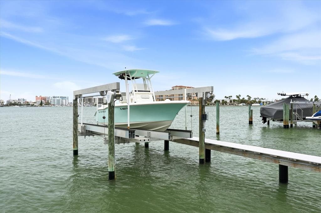 610 ISLAND WAY #201 1