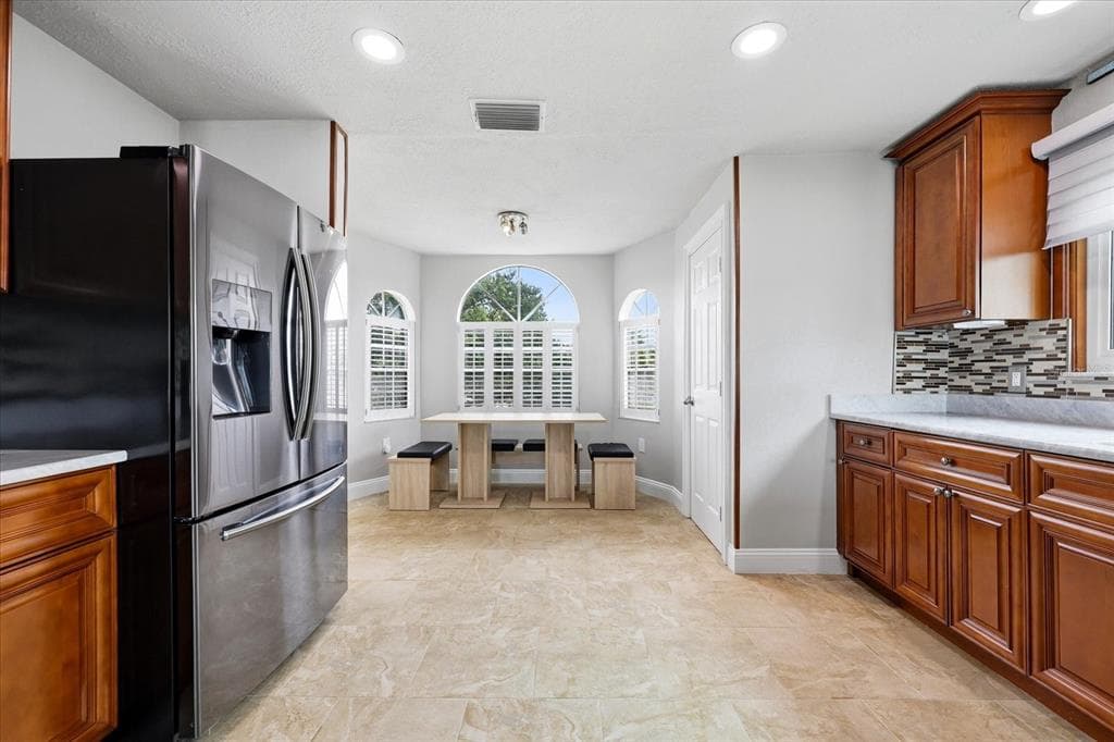 610 ISLAND WAY #201 5