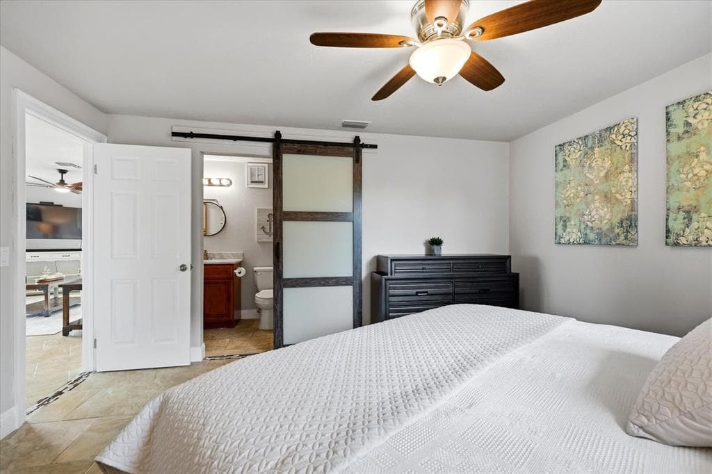 610 ISLAND WAY 201 photo 24