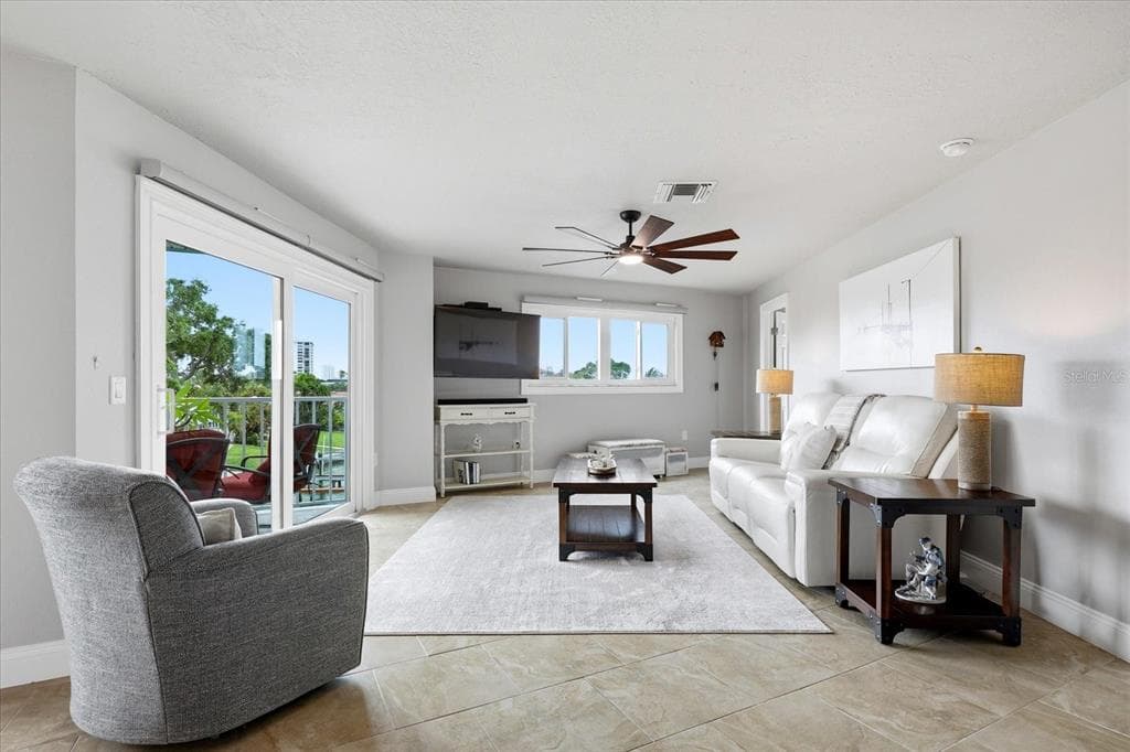 610 ISLAND WAY 201 photo 14