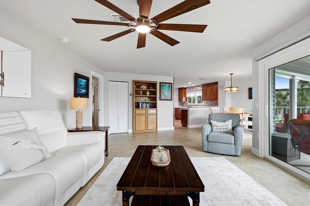 610 ISLAND WAY 201 photo 15