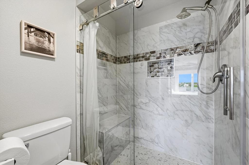 610 ISLAND WAY 201 photo 21
