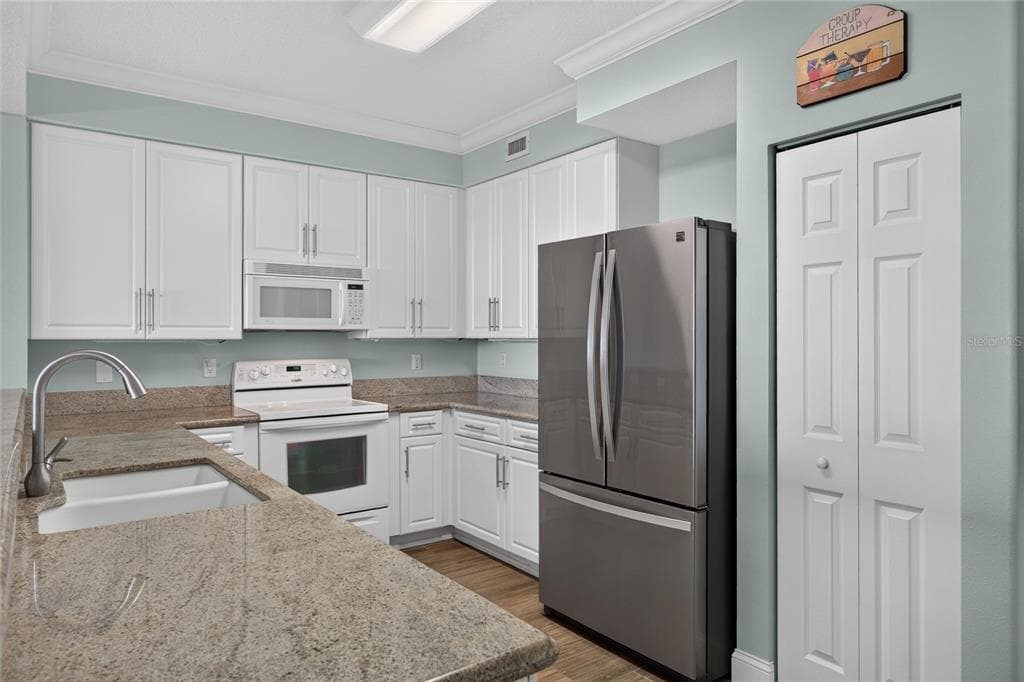 60 SURFVIEW DRIVE 206 photo 6