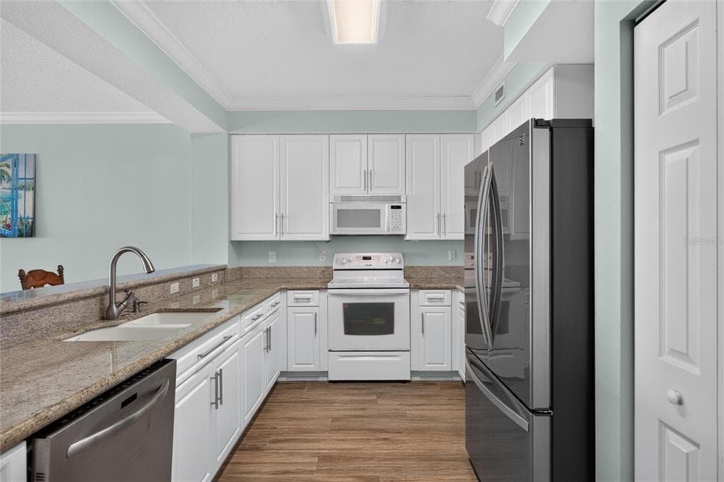60 SURFVIEW DRIVE 206 photo 8