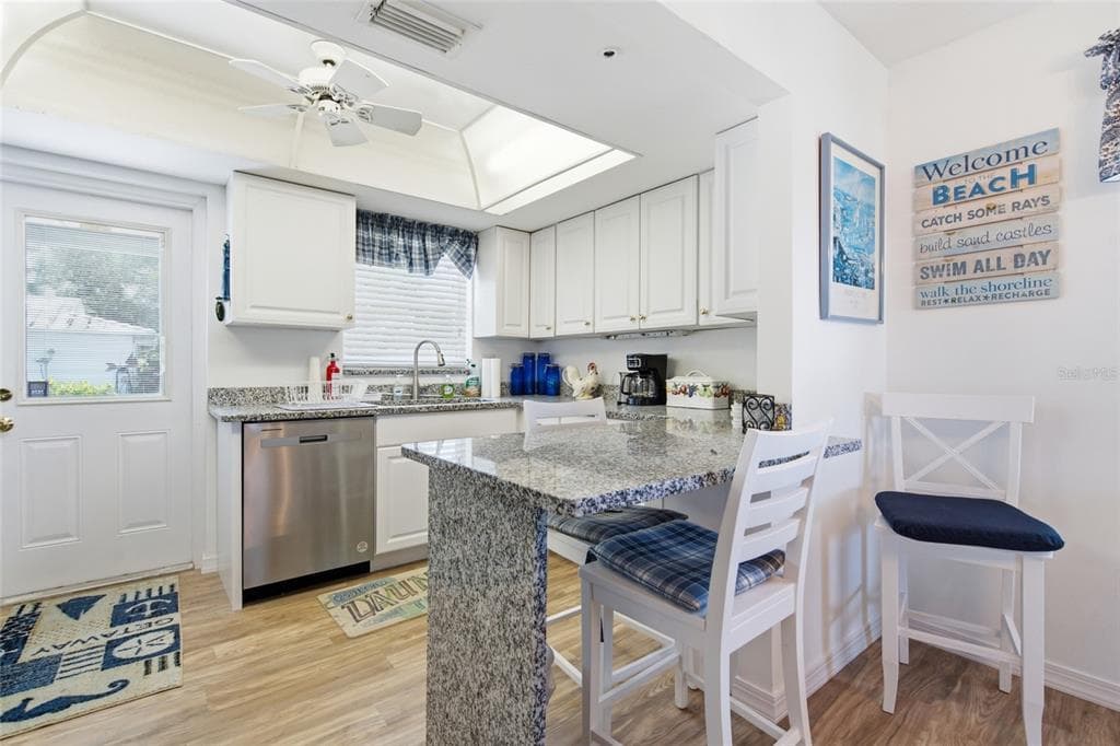 402 KETCH WAY 402 photo 8