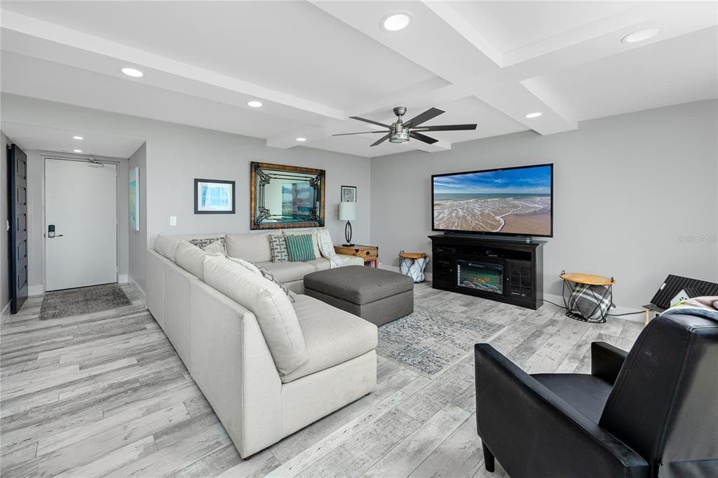 736 ISLAND WAY 1001 photo 13