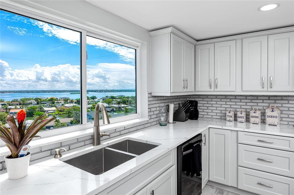 736 ISLAND WAY 1001 photo 24
