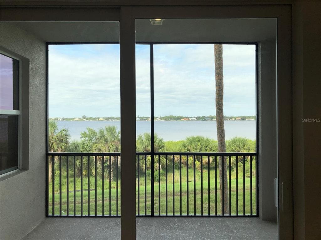 1010 TIDEWATER SHORES LOOP 206 photo 9