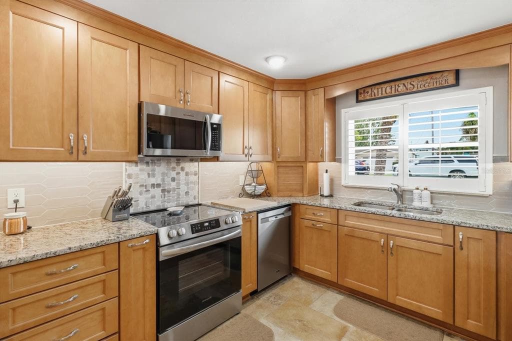 1302 SE PARADISE AVENUE photo 15