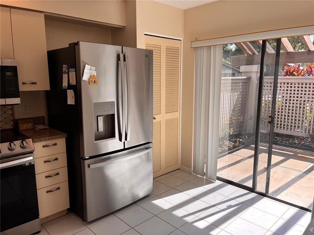 4521 KINGSMERE 6 photo 18