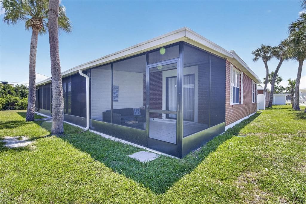 908 VILLAS DRIVE 10 photo 17