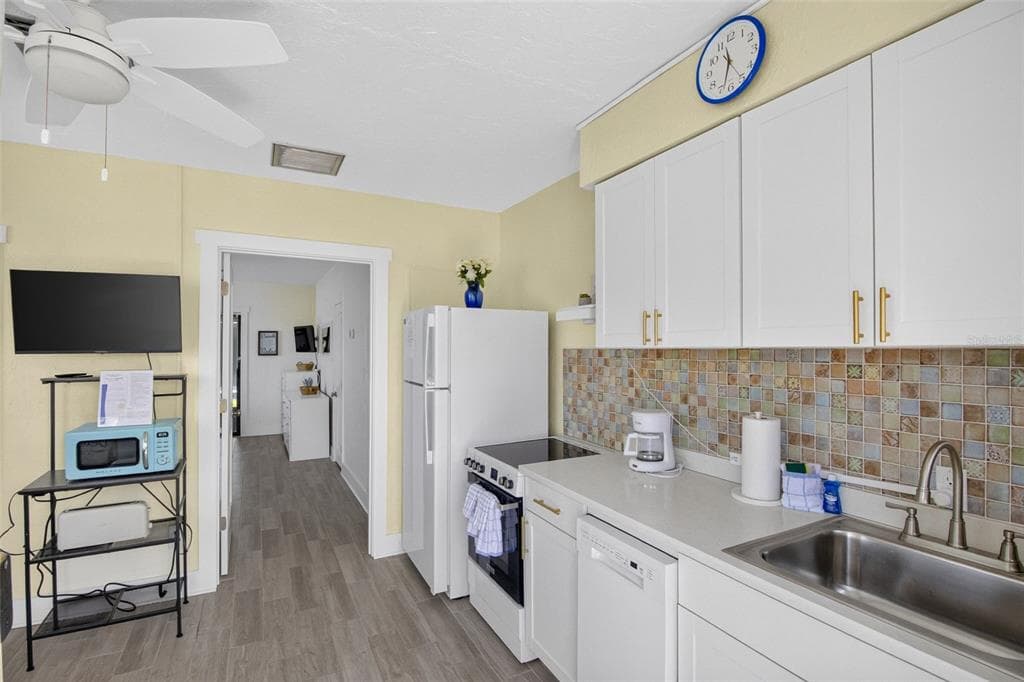 908 VILLAS DRIVE 10 photo 5