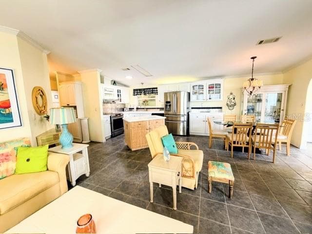 805 S WATERWAY 5