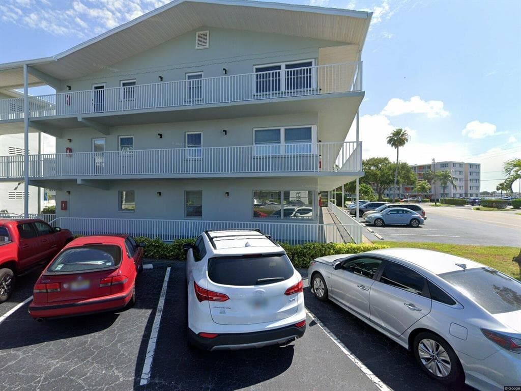 1898 SHORE DRIVE S #318 1