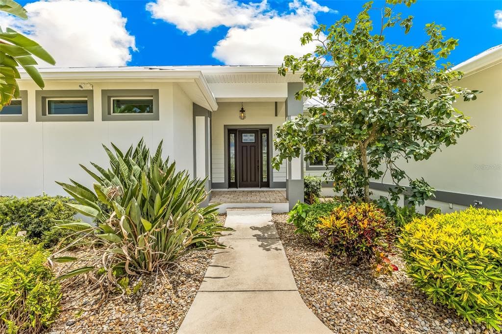 2477 SIERRA LANE photo 2