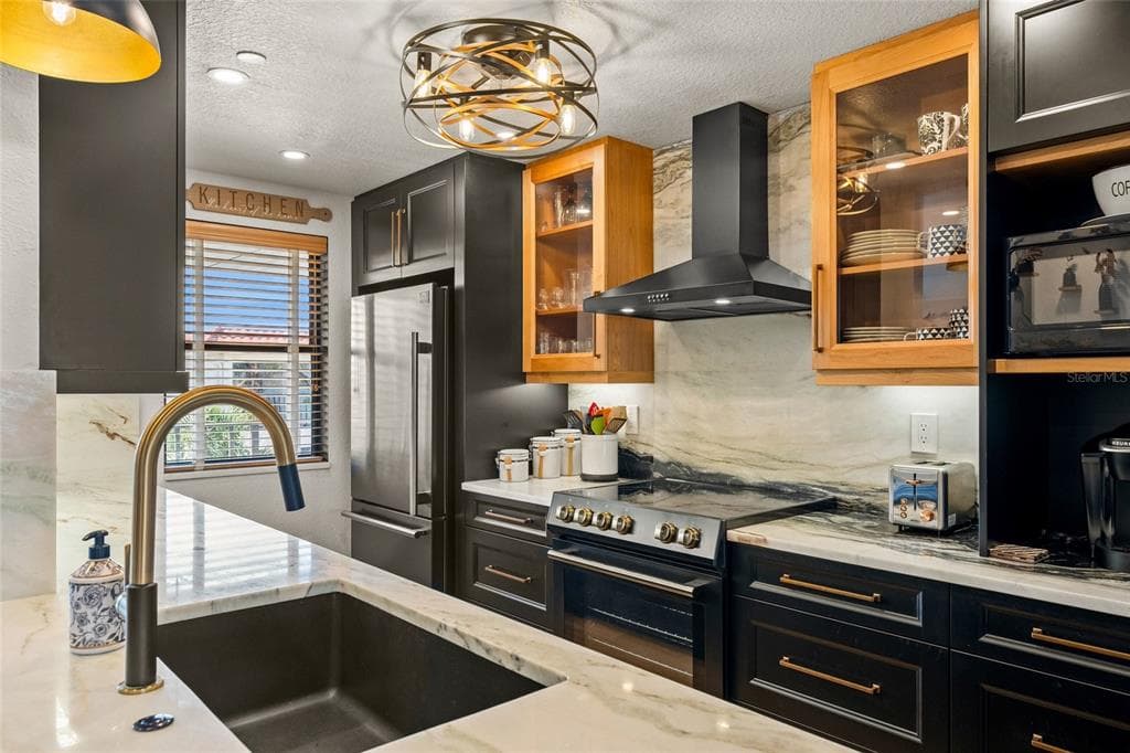 1591 BEACH ROAD 401 photo 6