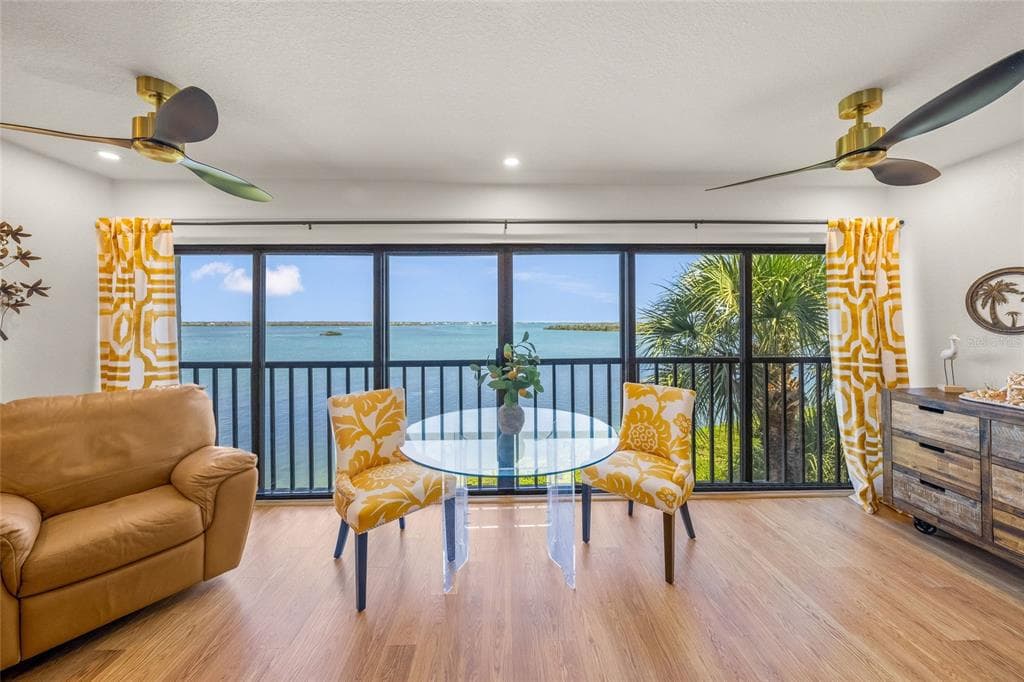 1591 BEACH ROAD 401 photo 13