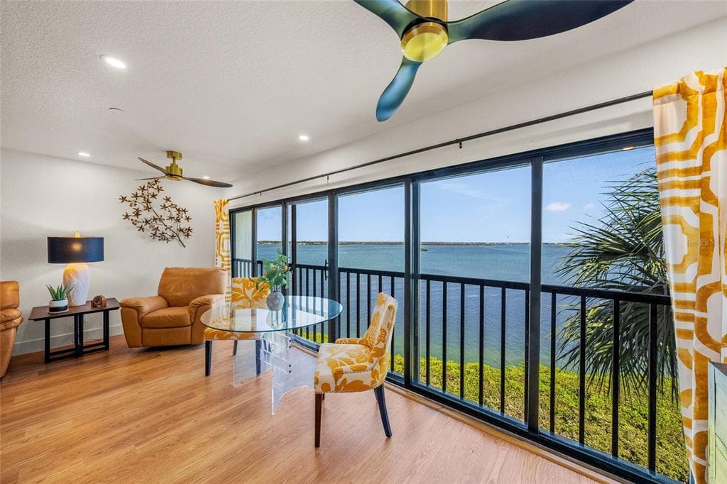 1591 BEACH ROAD 401 photo 12