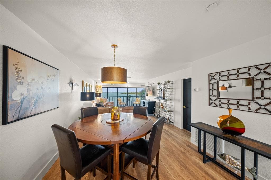 1591 BEACH ROAD 401 photo 9