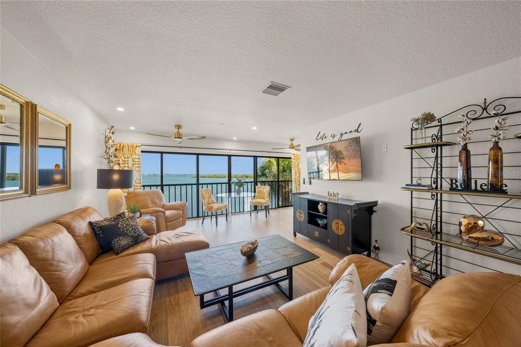 1591 BEACH ROAD 401 photo 11