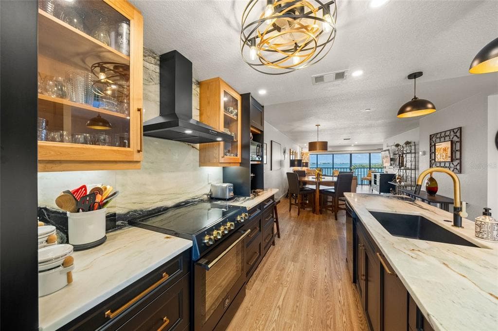 1591 BEACH ROAD 401 photo 8