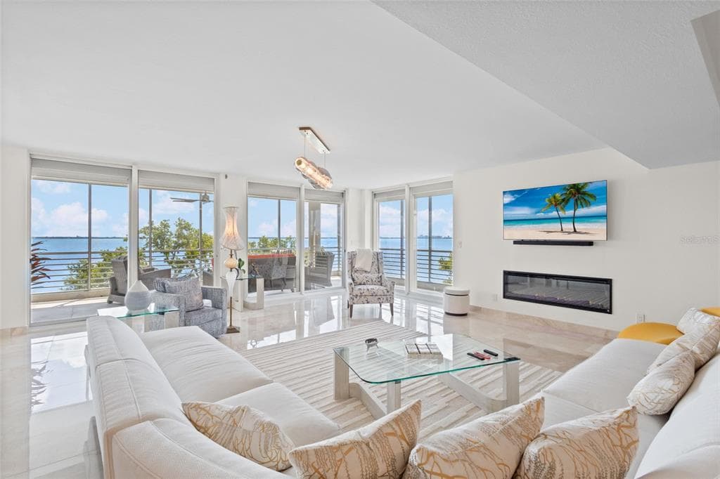 2450 HARBOURSIDE DRIVE 244 photo 3