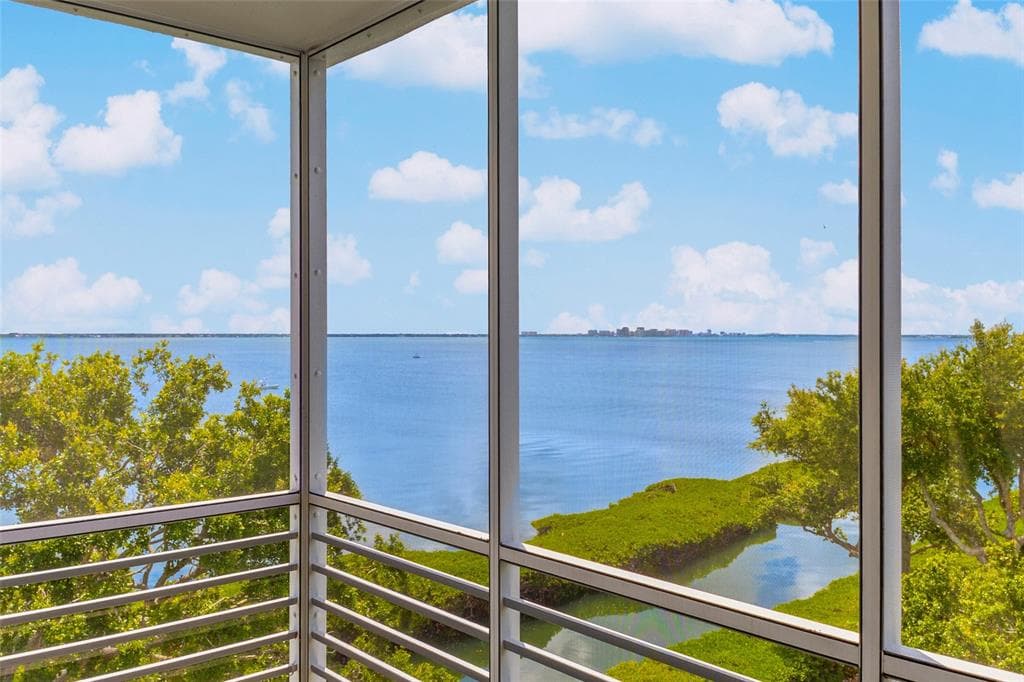 2450 HARBOURSIDE DRIVE 244 photo 10