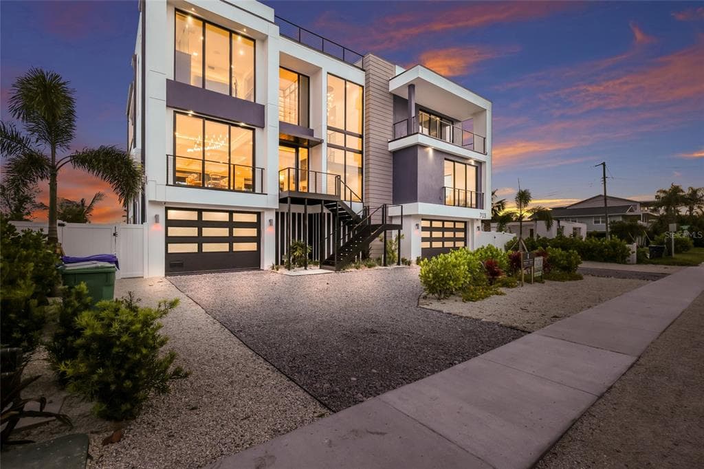 703 S BAY BOULEVARD 2