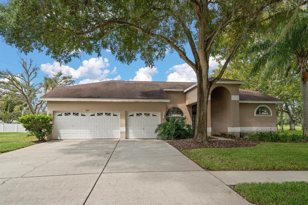 684 SAMANTHA DRIVE photo 2