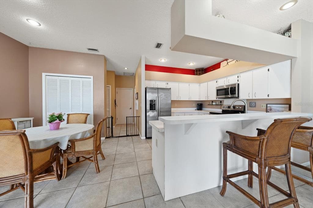 684 SAMANTHA DRIVE photo 13