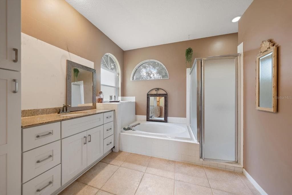 684 SAMANTHA DRIVE photo 17