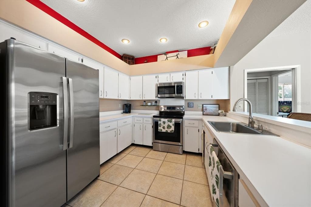 684 SAMANTHA DRIVE photo 12